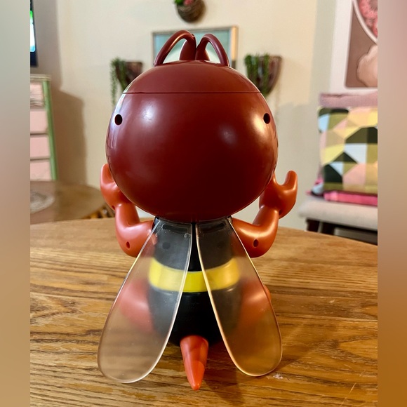 2022 LE Disney Spike the Bee Sipper Cup - Epcot Flower & Garden Food & Wine - Picture 2 of 4